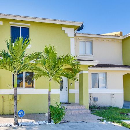Opa-Locka Townhome, 15 Mi To Miami Beach! Luaran gambar