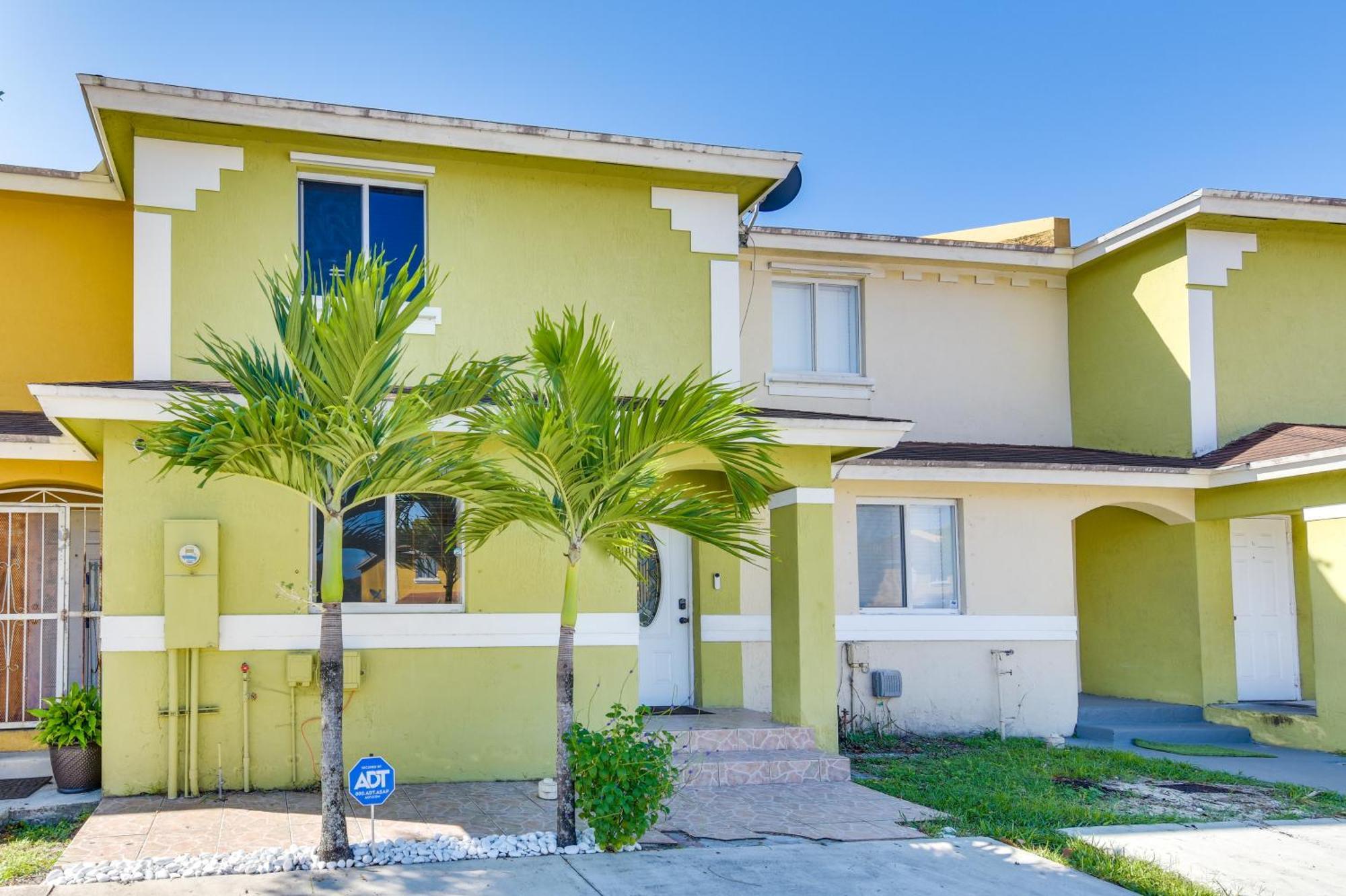 Opa-Locka Townhome, 15 Mi To Miami Beach! Luaran gambar