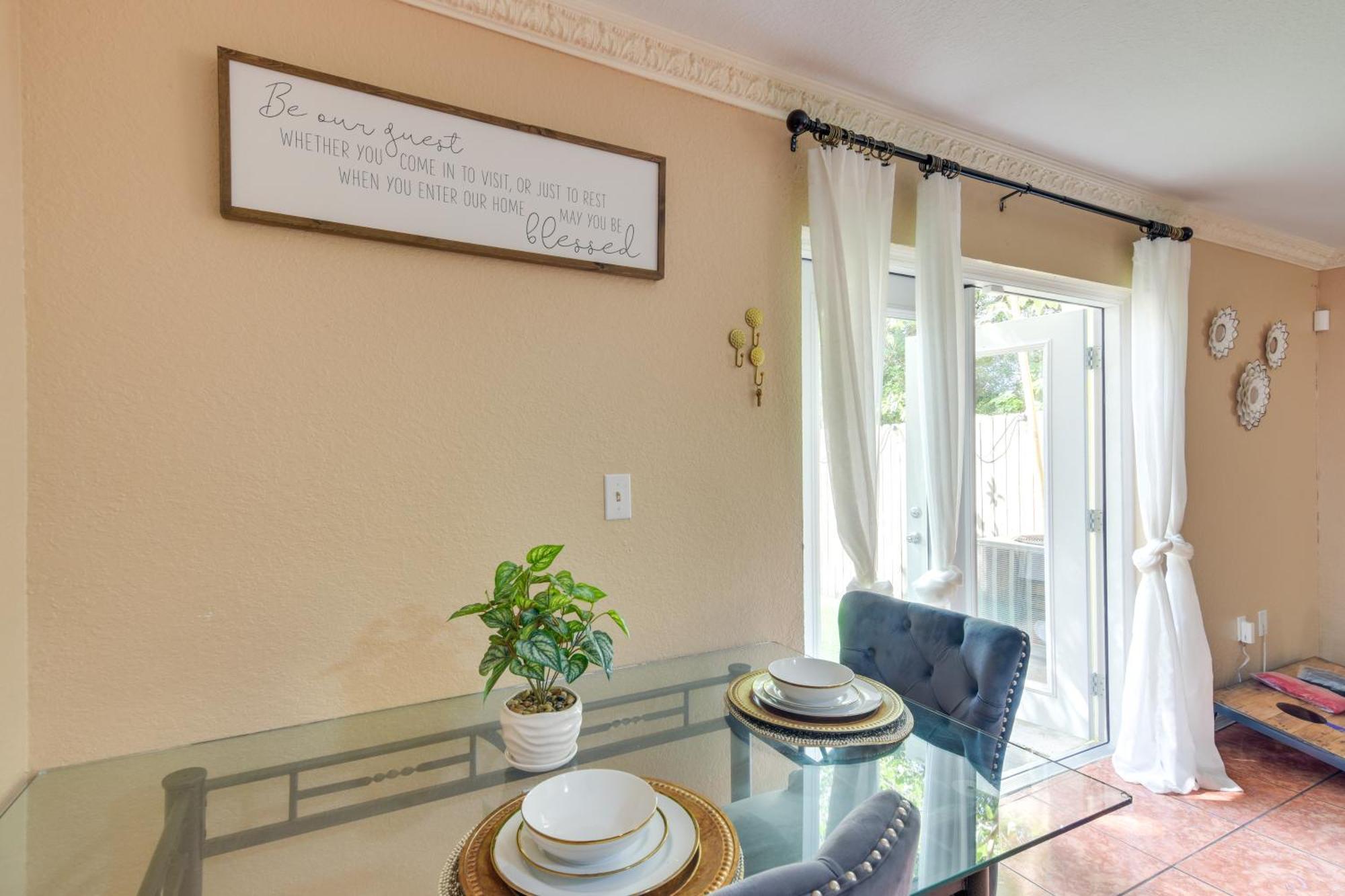 Opa-Locka Townhome, 15 Mi To Miami Beach! Luaran gambar