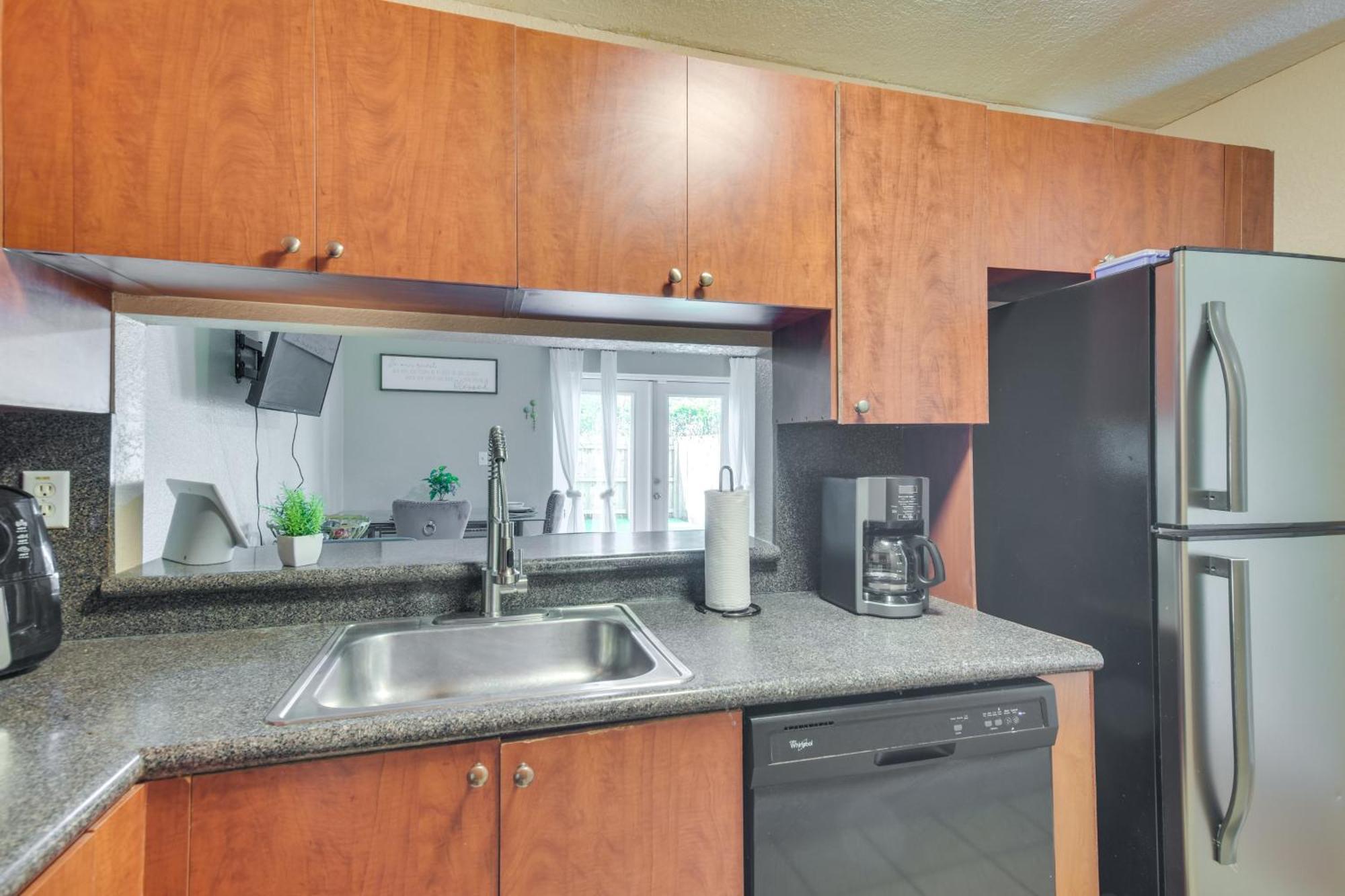 Opa-Locka Townhome, 15 Mi To Miami Beach! Luaran gambar