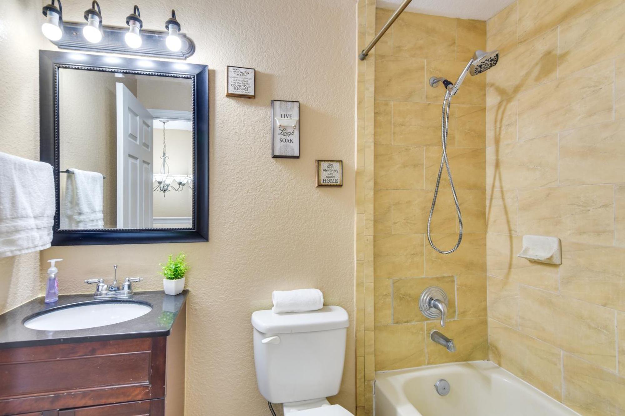 Opa-Locka Townhome, 15 Mi To Miami Beach! Luaran gambar