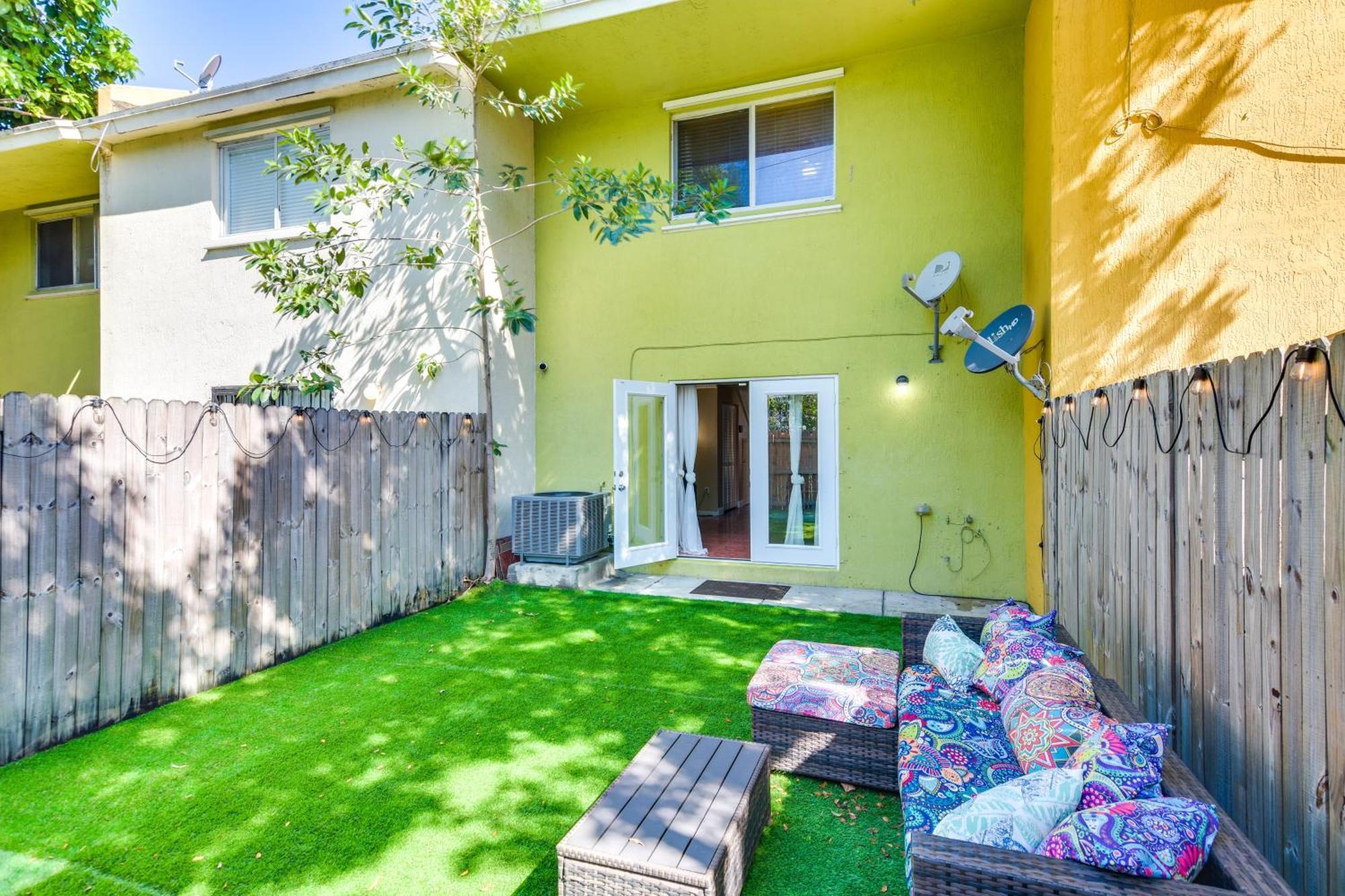 Opa-Locka Townhome, 15 Mi To Miami Beach! Luaran gambar